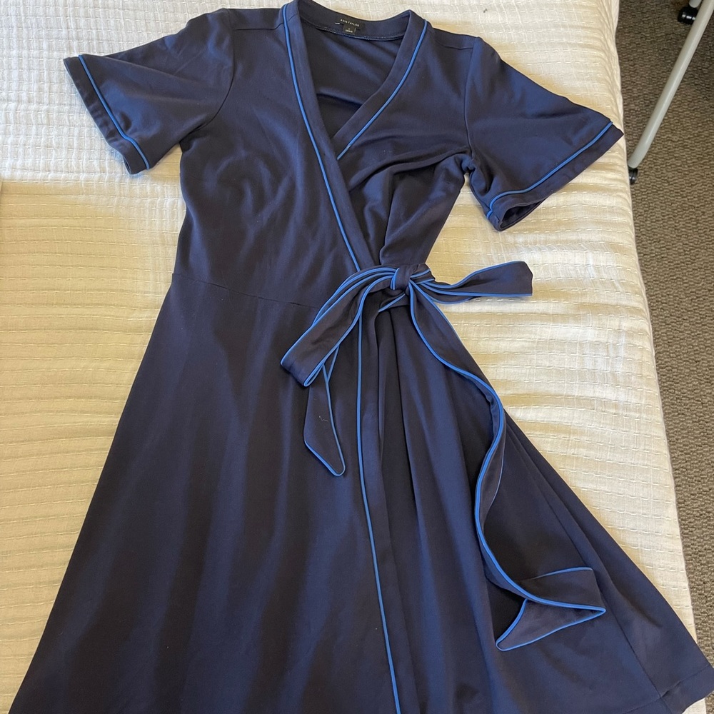 ✨Ann Taylor navy blue wrap dress ✨
